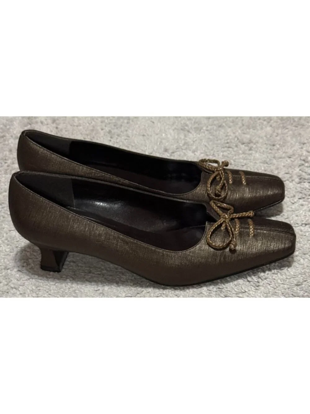 Stuart Weitzman Dark Brown Leather Square-Toe Kitten Heel Pumps 7.5M Bow Accent